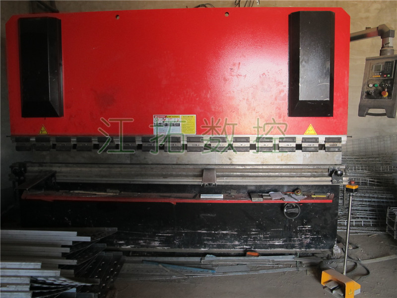 江拓?cái)?shù)控折彎?rùn)C(jī)