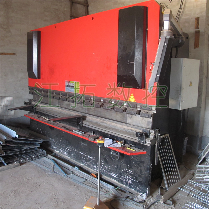 江拓?cái)?shù)控折彎?rùn)C(jī)