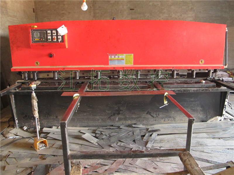 江拓?cái)?shù)控剪板機(jī)